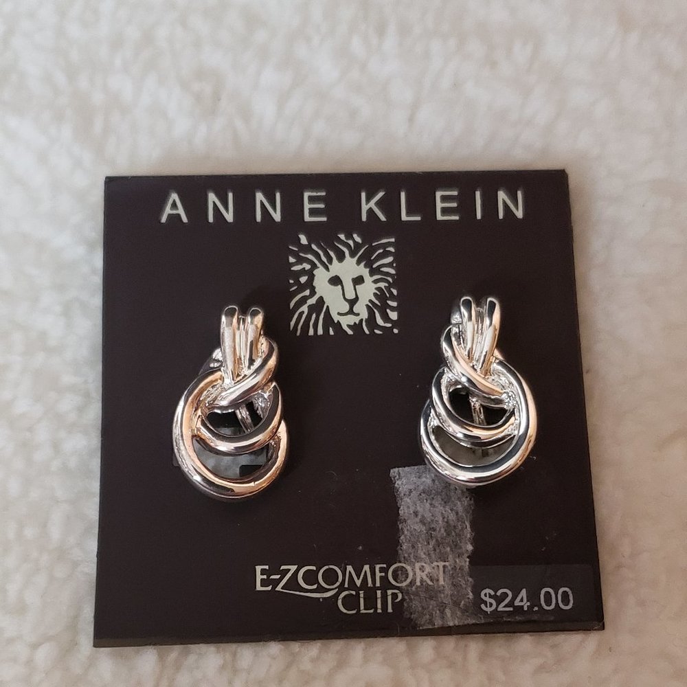 NWT Anne Klien Love Knot Door Knockers Silver toned Clip-ons